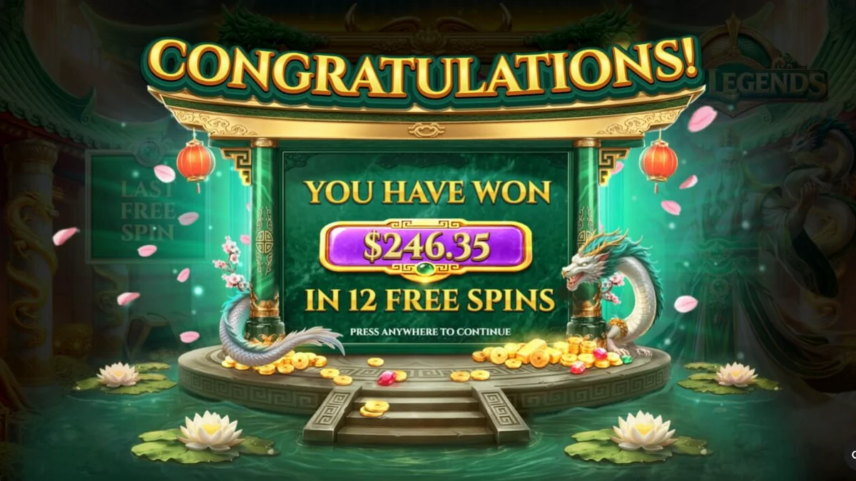 Tampilan antarmuka slot Jade Legends dengan tema naga dan elemen emas.